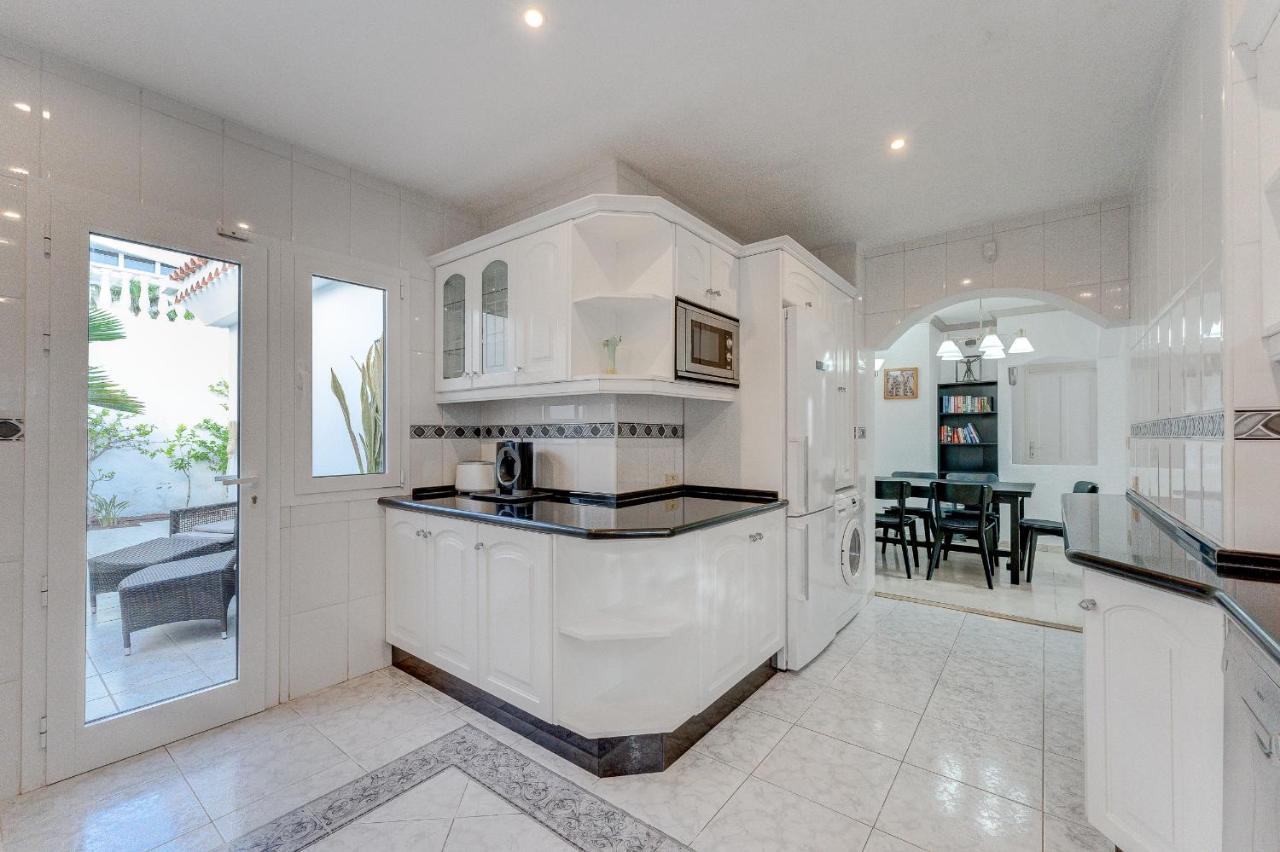 Marvelous Holiday Home - Villa La Caleta 아데제 외부 사진